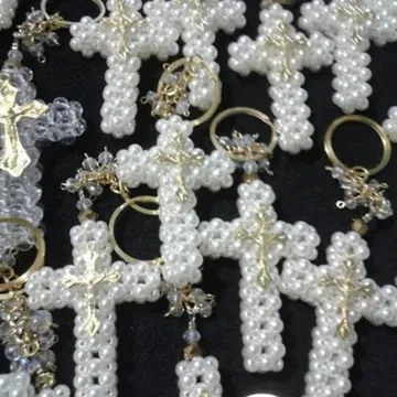 Cruz de pérolas
